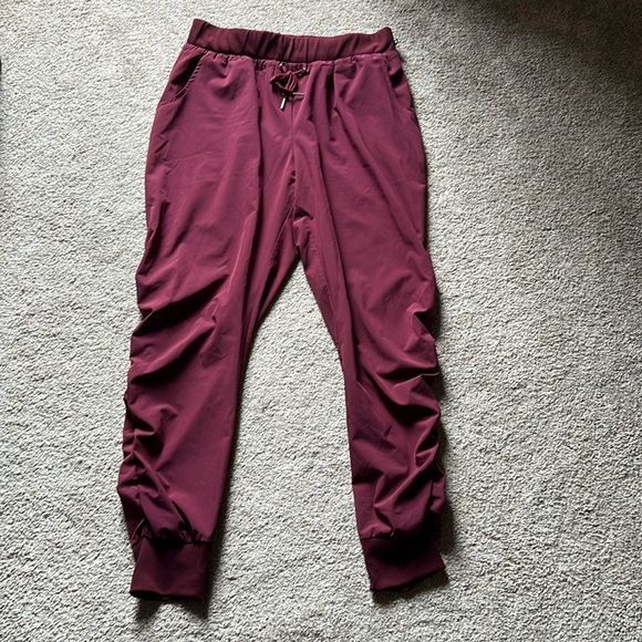 MARIKA Tyra Jogger Size Medium Pants Red/Wine Pockets Cuffed Ankles Drawstring - Picture 1 of 16